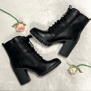 Cambridge Selecta Closed Round Toe Lace-Up Chunky Heel Combat Boot